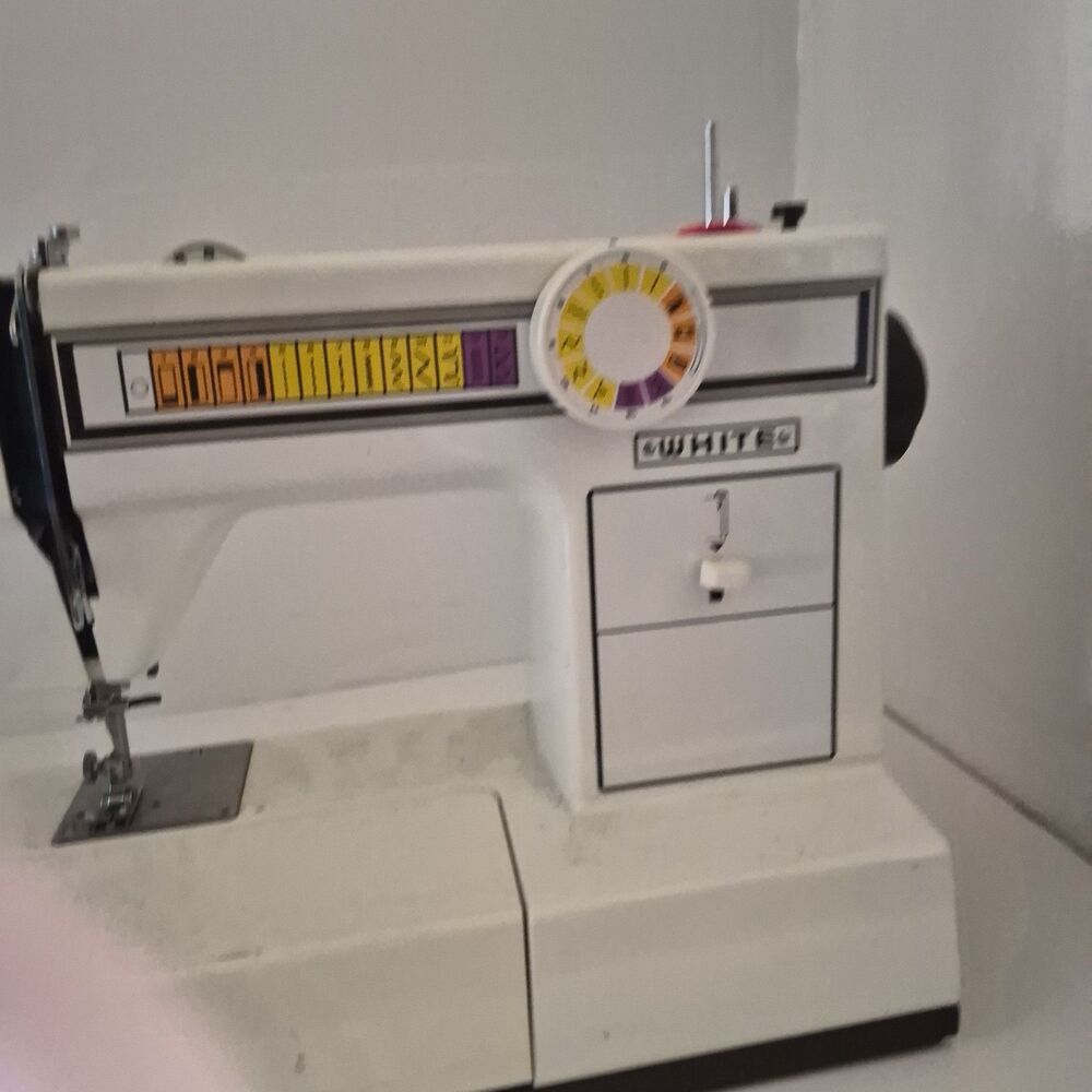 Vintage White Model # 1505 Sewing Machine w/ Foot Pedal No Accessories